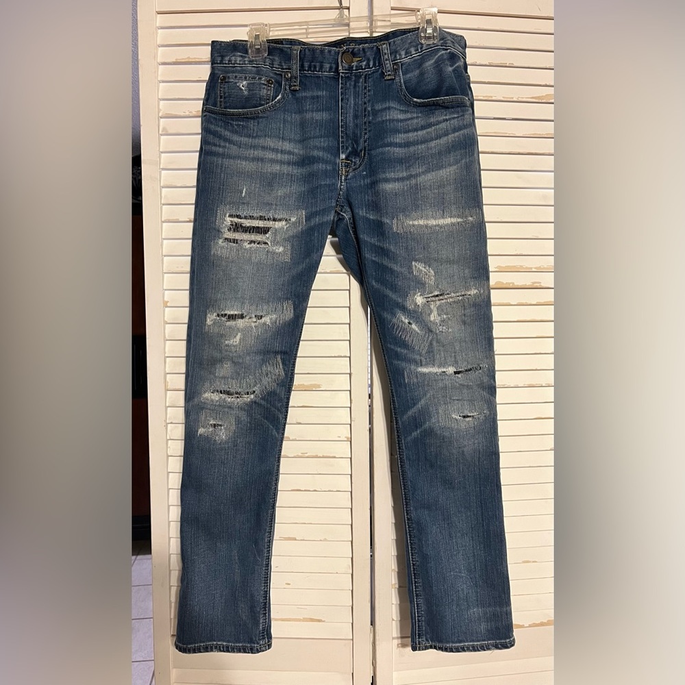 American Eagle Men's Distressed Blue Jeans
34x30 EUC